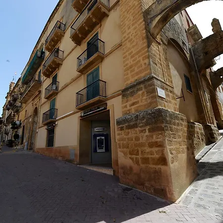 Il Cortile Del Marchese Beccadelli *